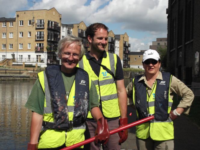 Lower Regents Coalition cleaning the canal