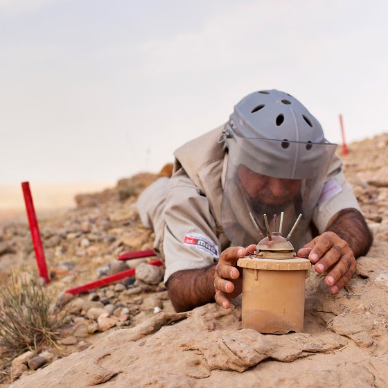 Man in PPE defuses an IED in Iraq
