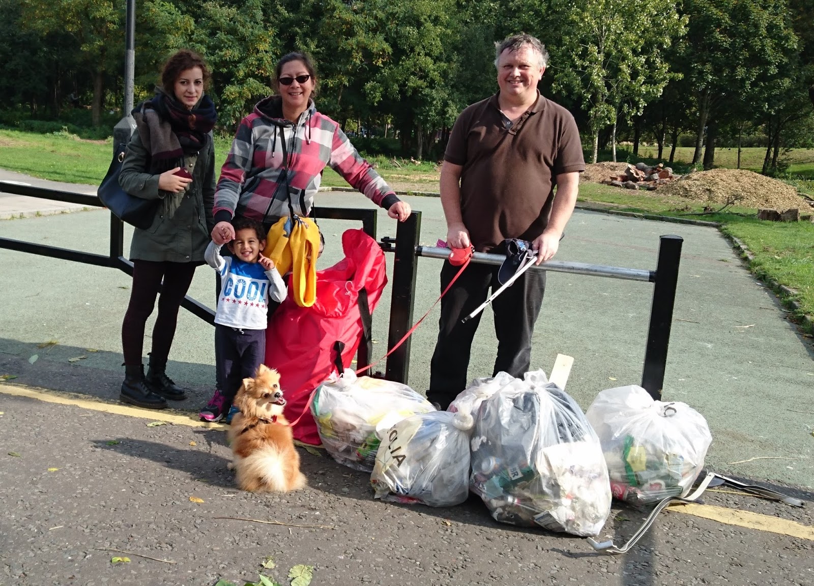 Pamela, John, Fendi with Ulysees after a litter-pick event in Mile End PArk